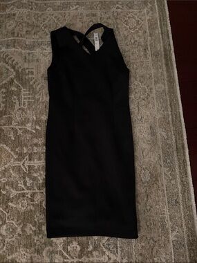 Tahari Black Sleeveless V-Neck Midi Sheath Dress